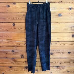 Lululemon Keep Moving Pant 7/8 High-Rise Size 2 Camo